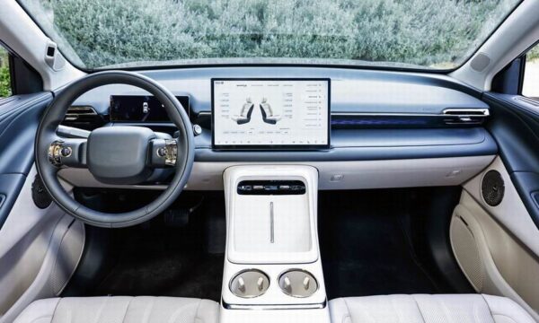Салон GAC Aion V